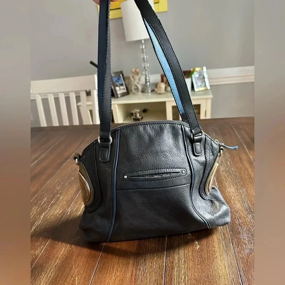 B. Makowsky shoulder bag